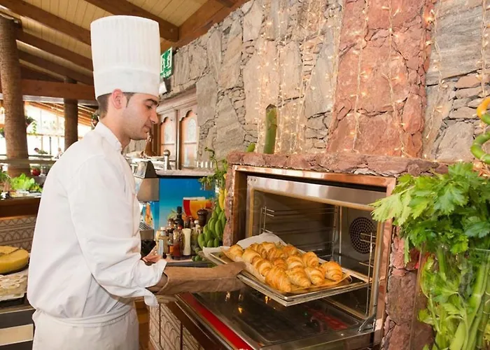 Отель Parque Tropical 4*